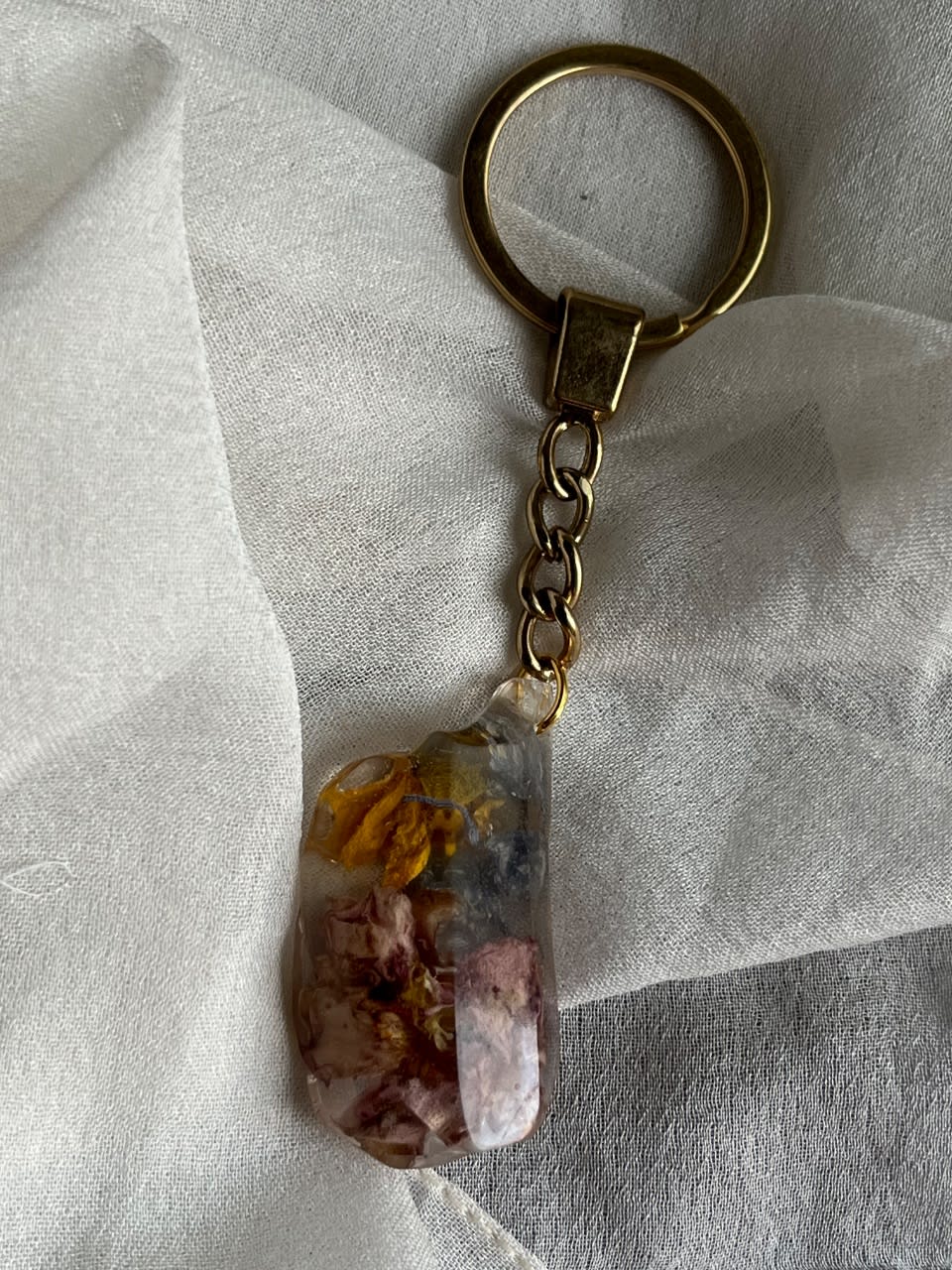 Keychain, stone-shaped, made with resin & real flowers