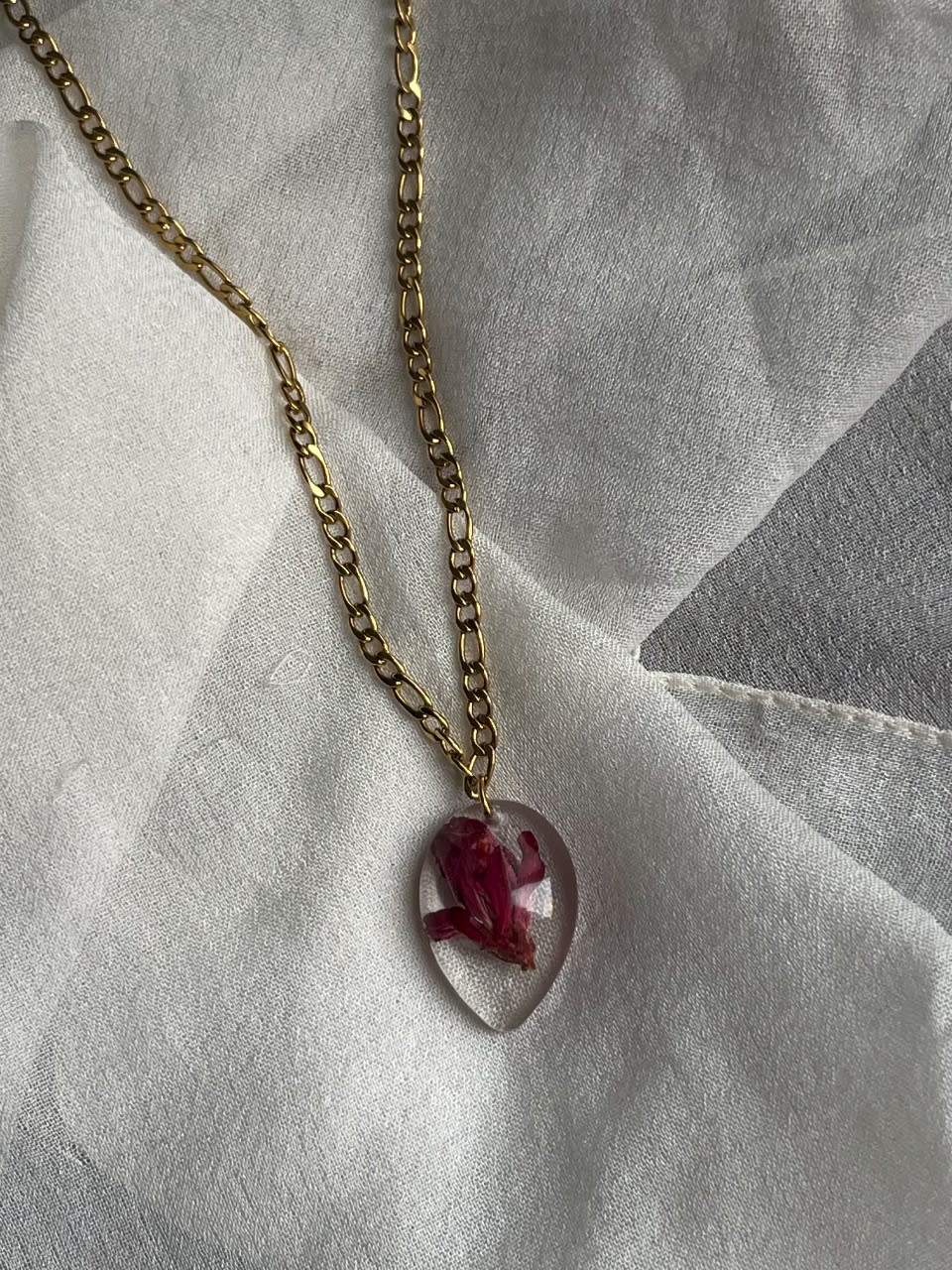 Necklace your own flower, forever yours. Real flower & stainless steel.
