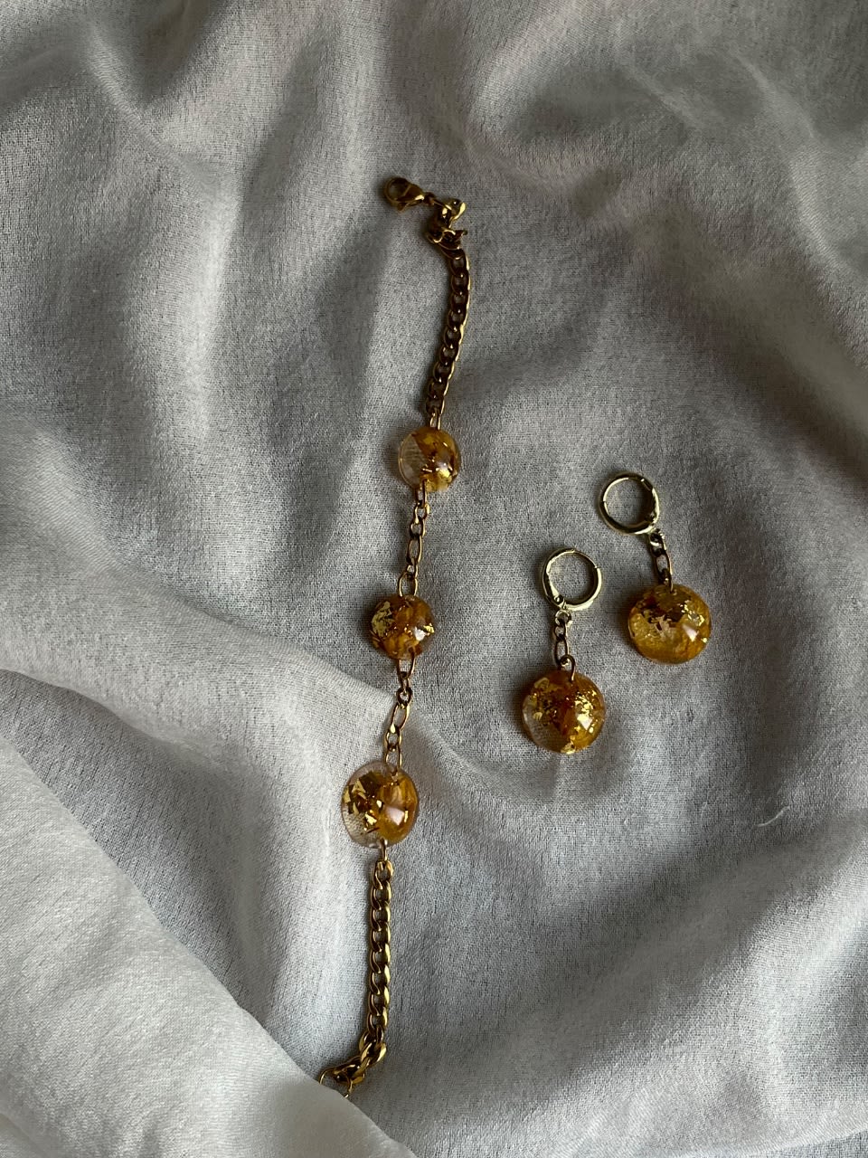 Earrings & bracelet Every piece has its own unique style.