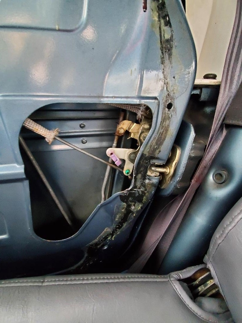 Jeep door lock issues diagnostic guide