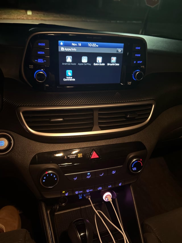 Hyundai CarPlay troubleshooting guide with infotainment screen showing connection error