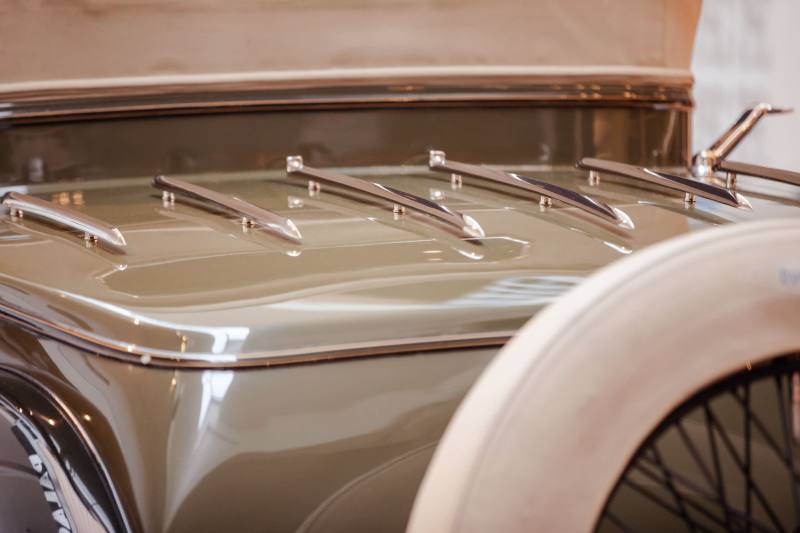 Cream coachwork, chromed louvers