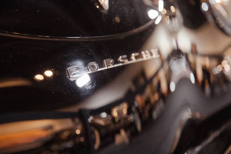 Porsche — script in chrome
