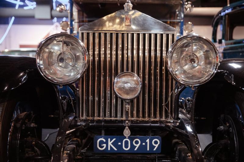 Rolls-Royce Phantom — the temple grille