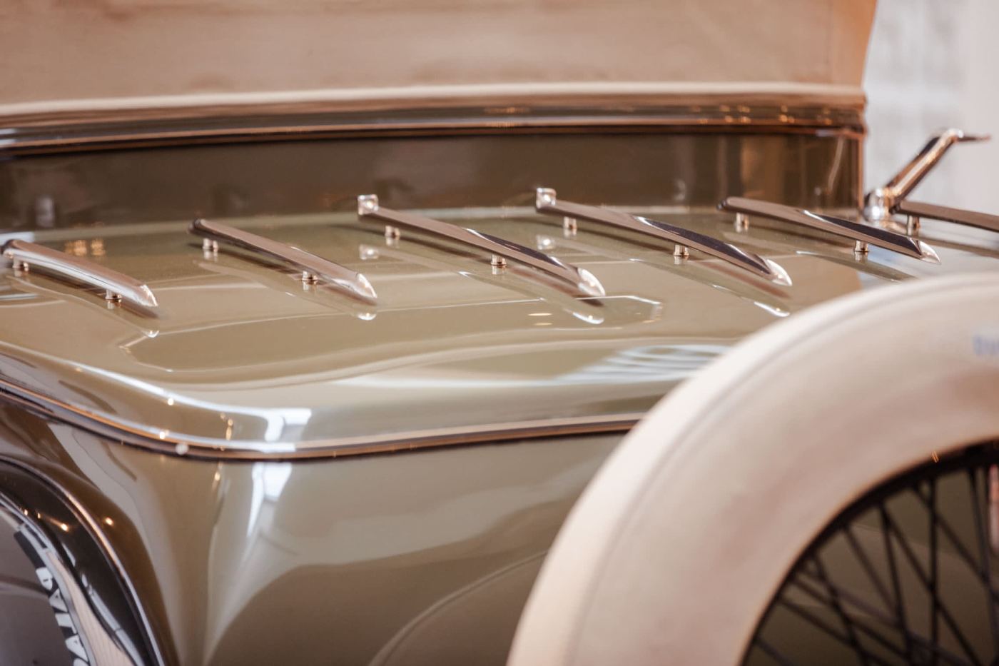 Cream coachwork, chromed louvers