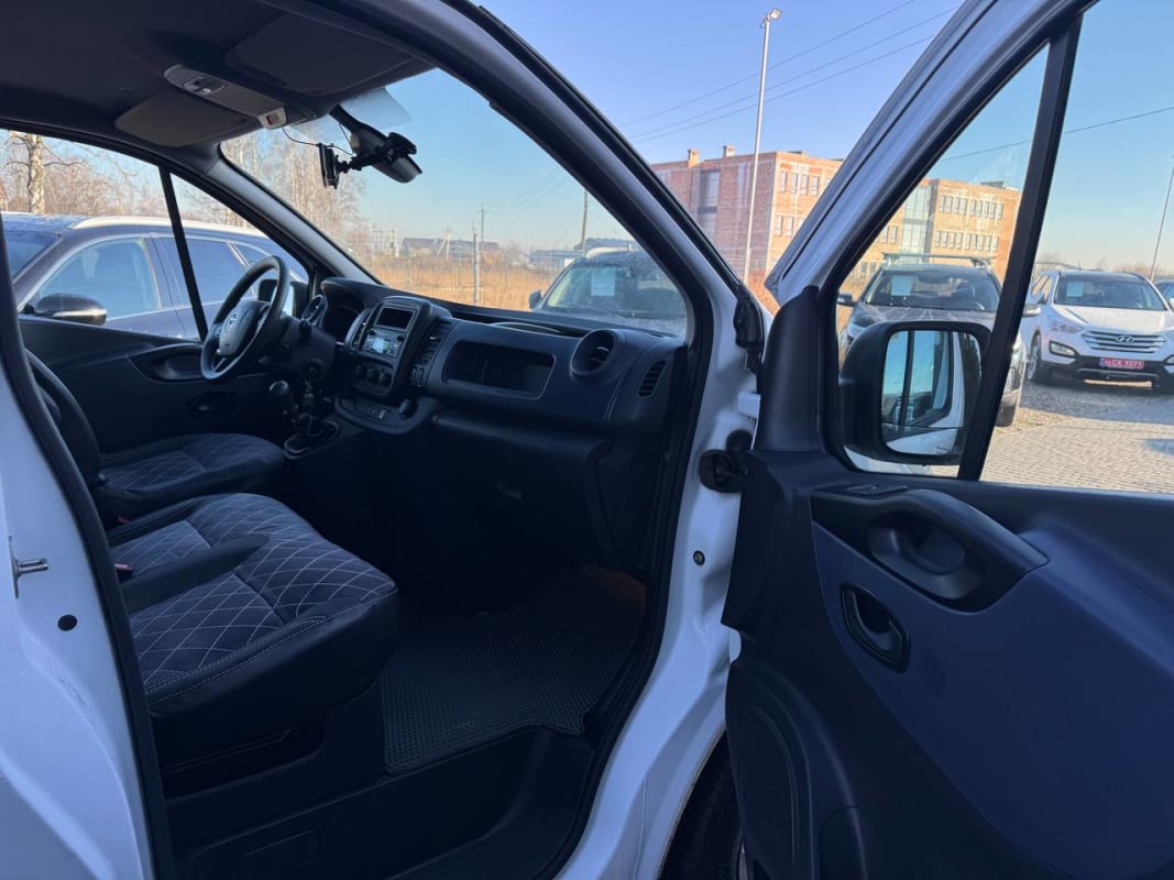 Opel Vivaro Passenger - фото 6