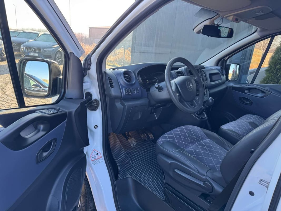 Opel Vivaro Passenger - фото 3