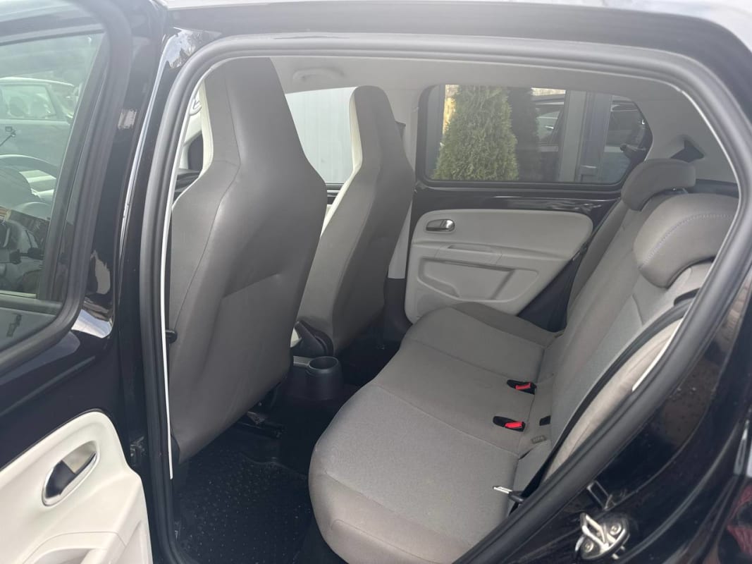 Volkswagen  E-up - фото 6