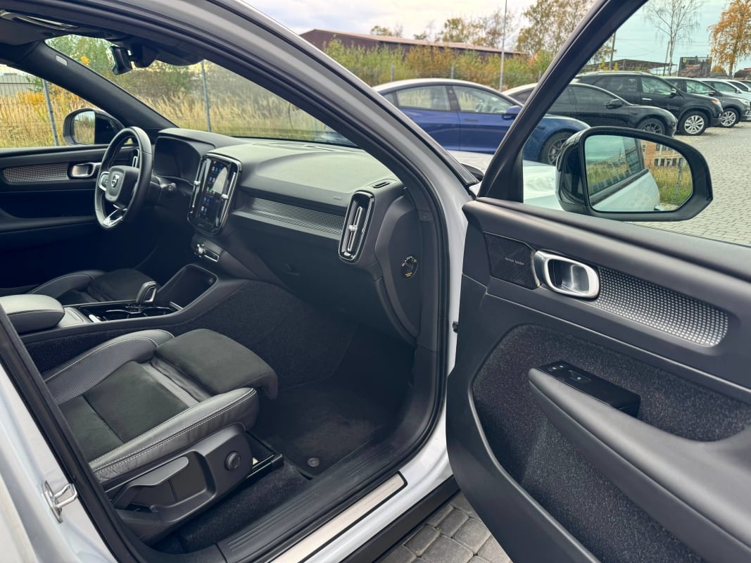 Volvo XC40 - фото 7