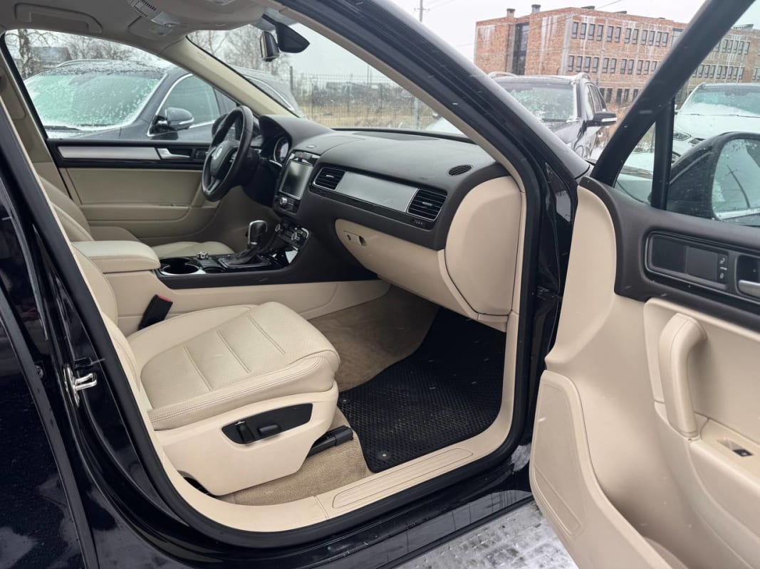 Volkswagen Touareg - фото 8