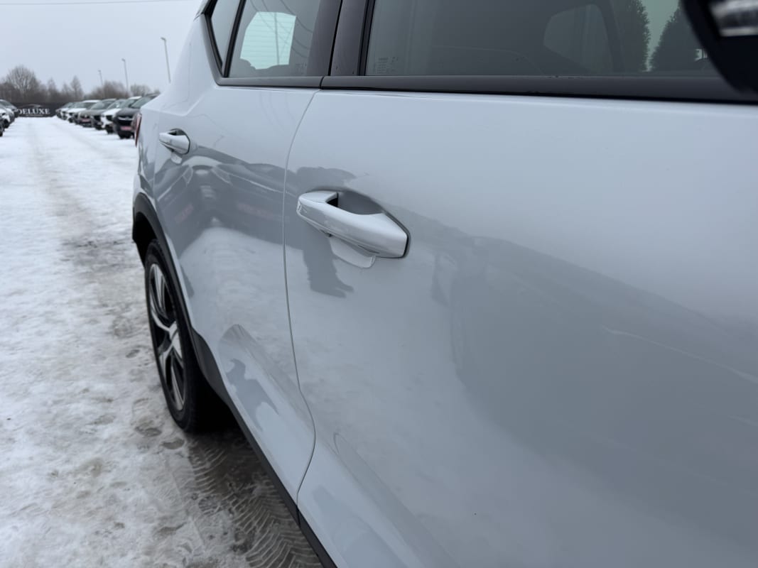 Volvo XC40 - фото 19