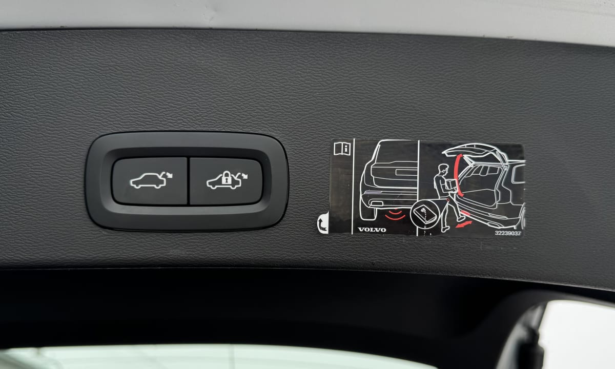 Volvo XC40 - фото 23