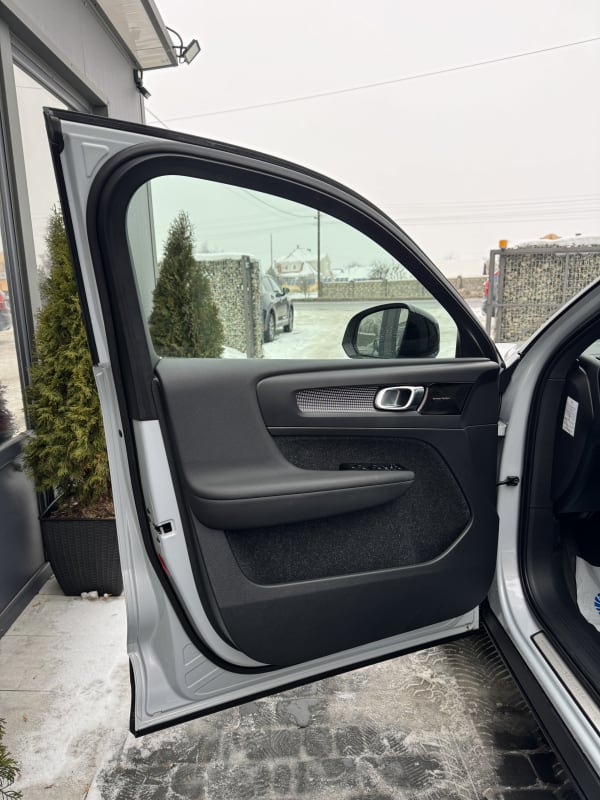 Volvo XC40 - фото 24