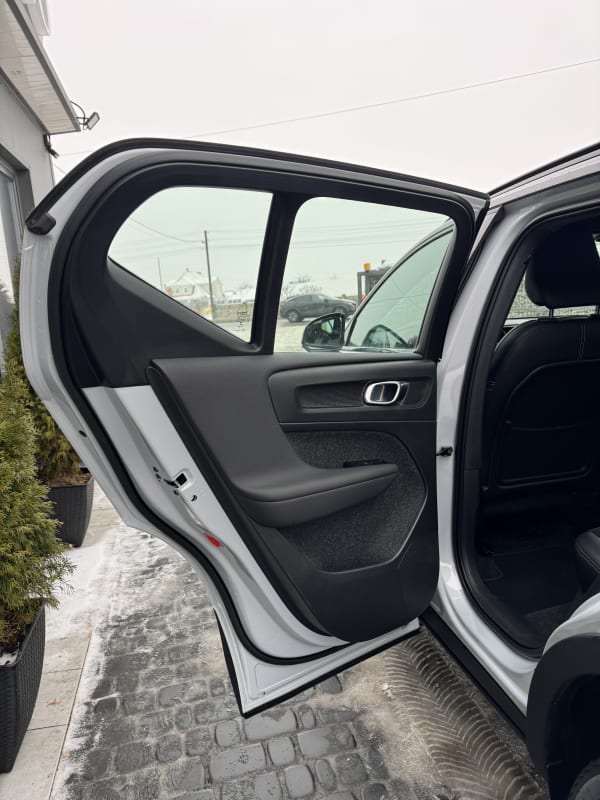 Volvo XC40 - фото 25
