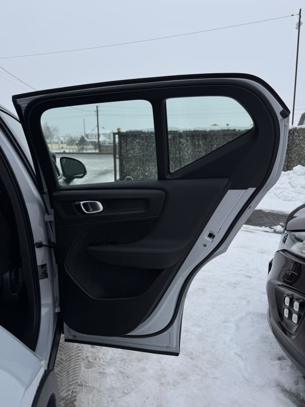 Volvo XC40 - фото 26