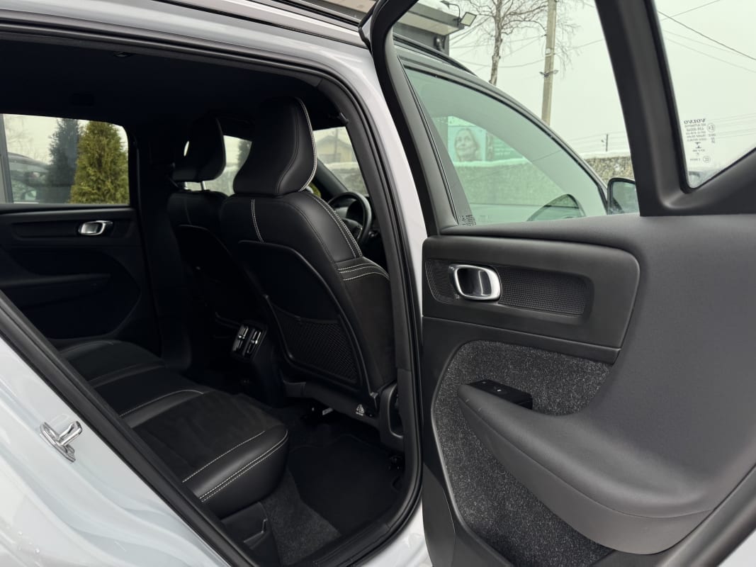 Volvo XC40 - фото 31