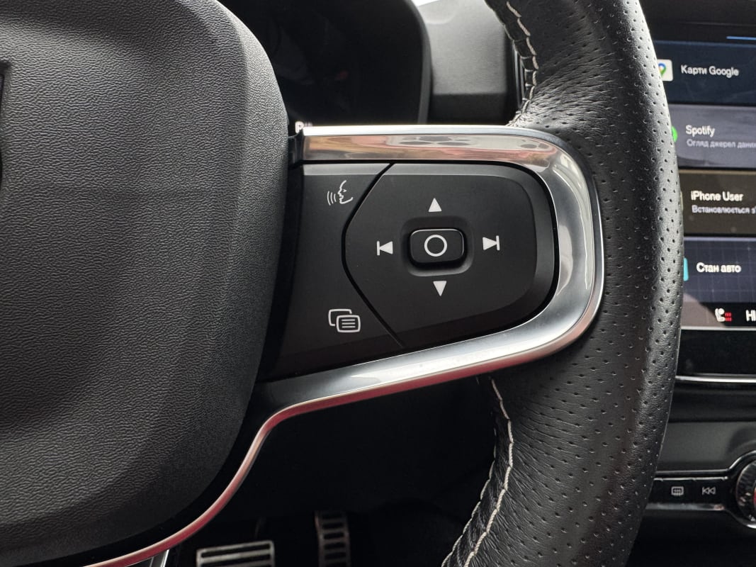 Volvo XC40 - фото 35