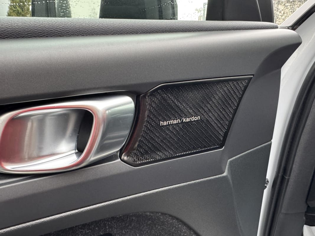 Volvo XC40 - фото 38