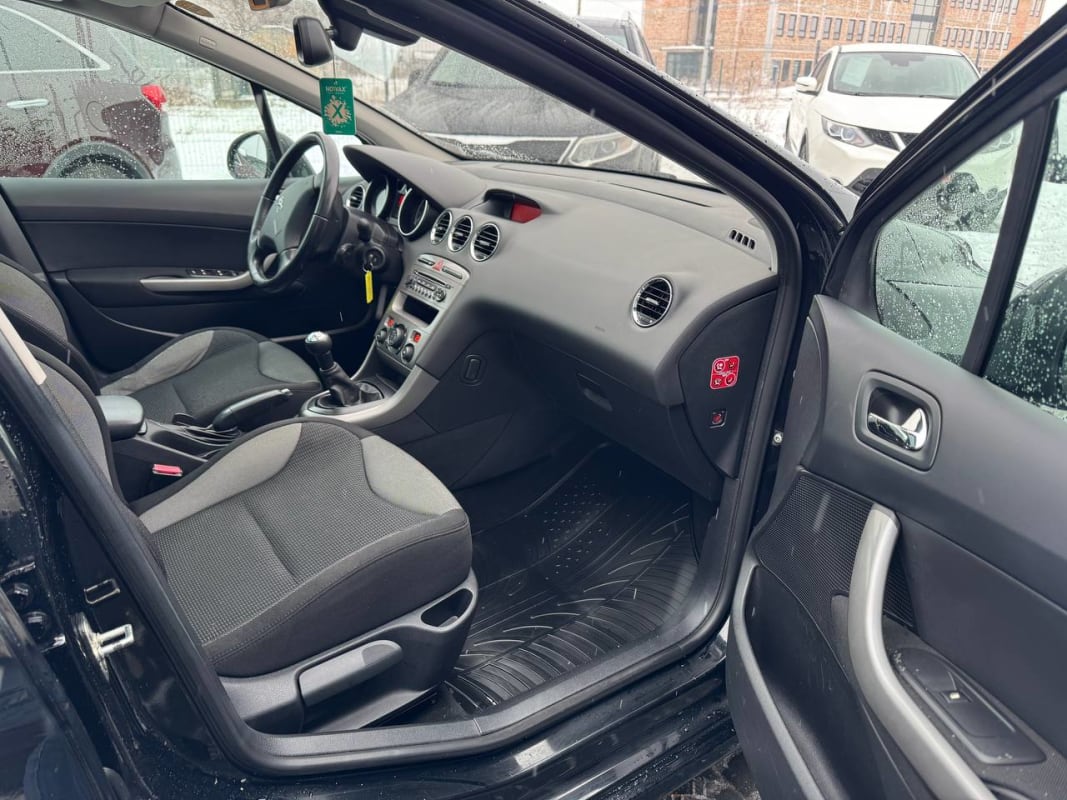 Peugeot 308 - фото 8