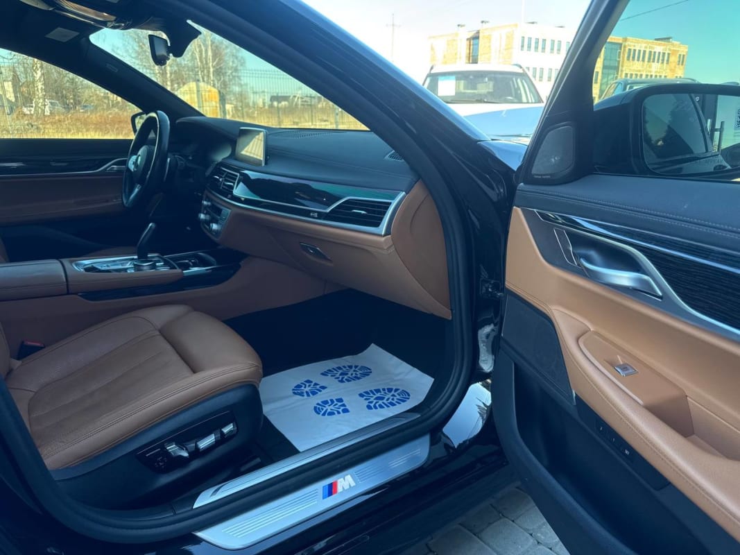 BMW 7 Series 740Li M - фото 5