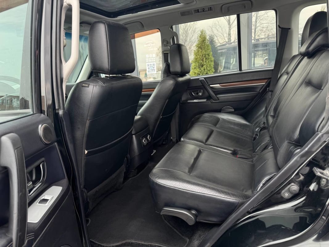 Mitsubishi  Pajero Wagon - фото 6