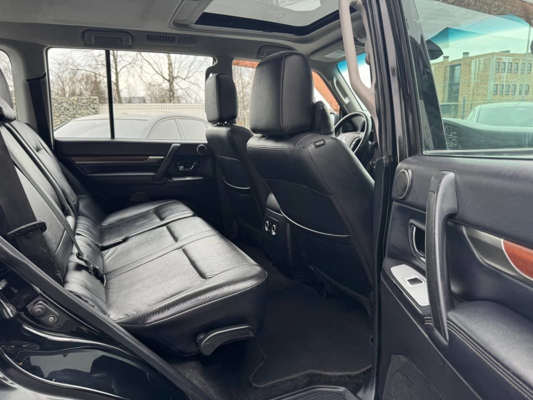 Mitsubishi  Pajero Wagon - фото 5