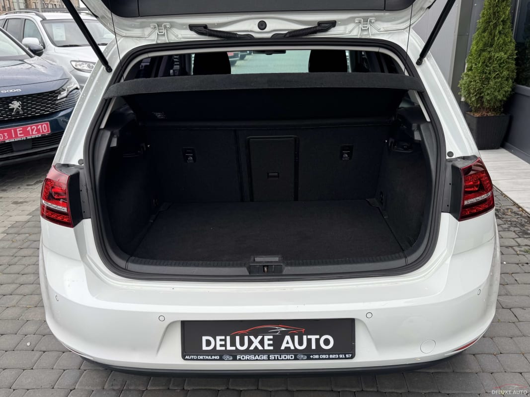 Volkswagen E-Golf - фото 9