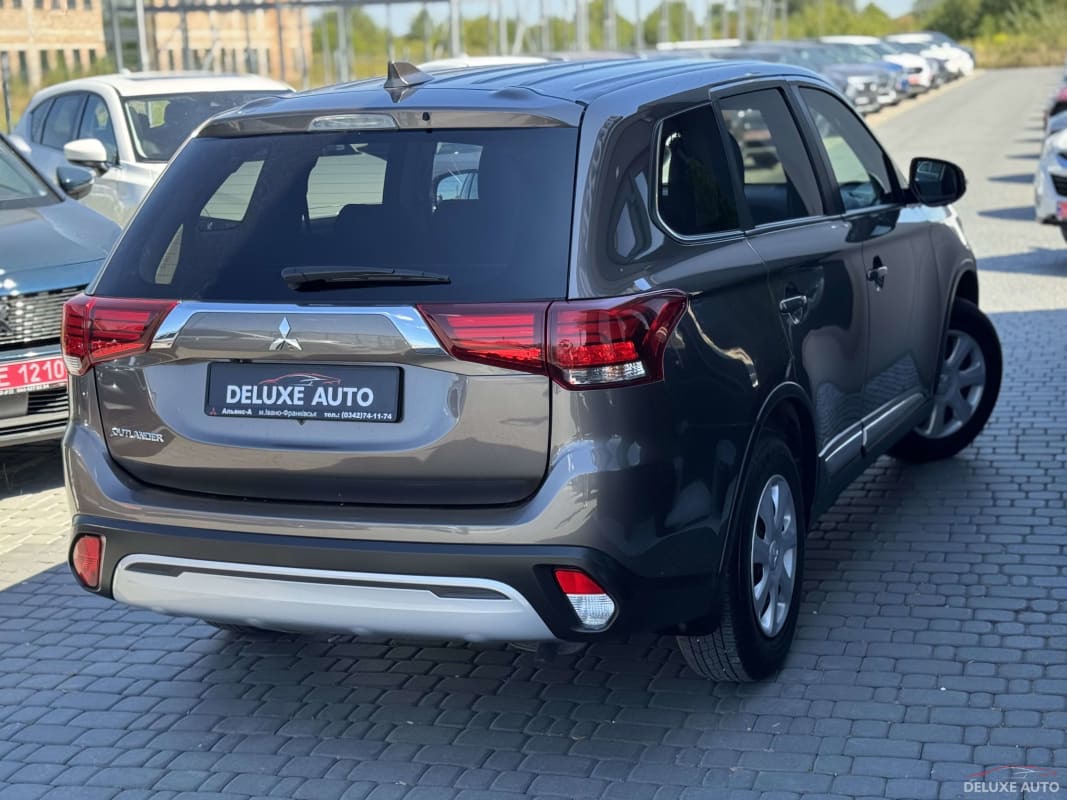 Mitsubishi Outlander - фото 2