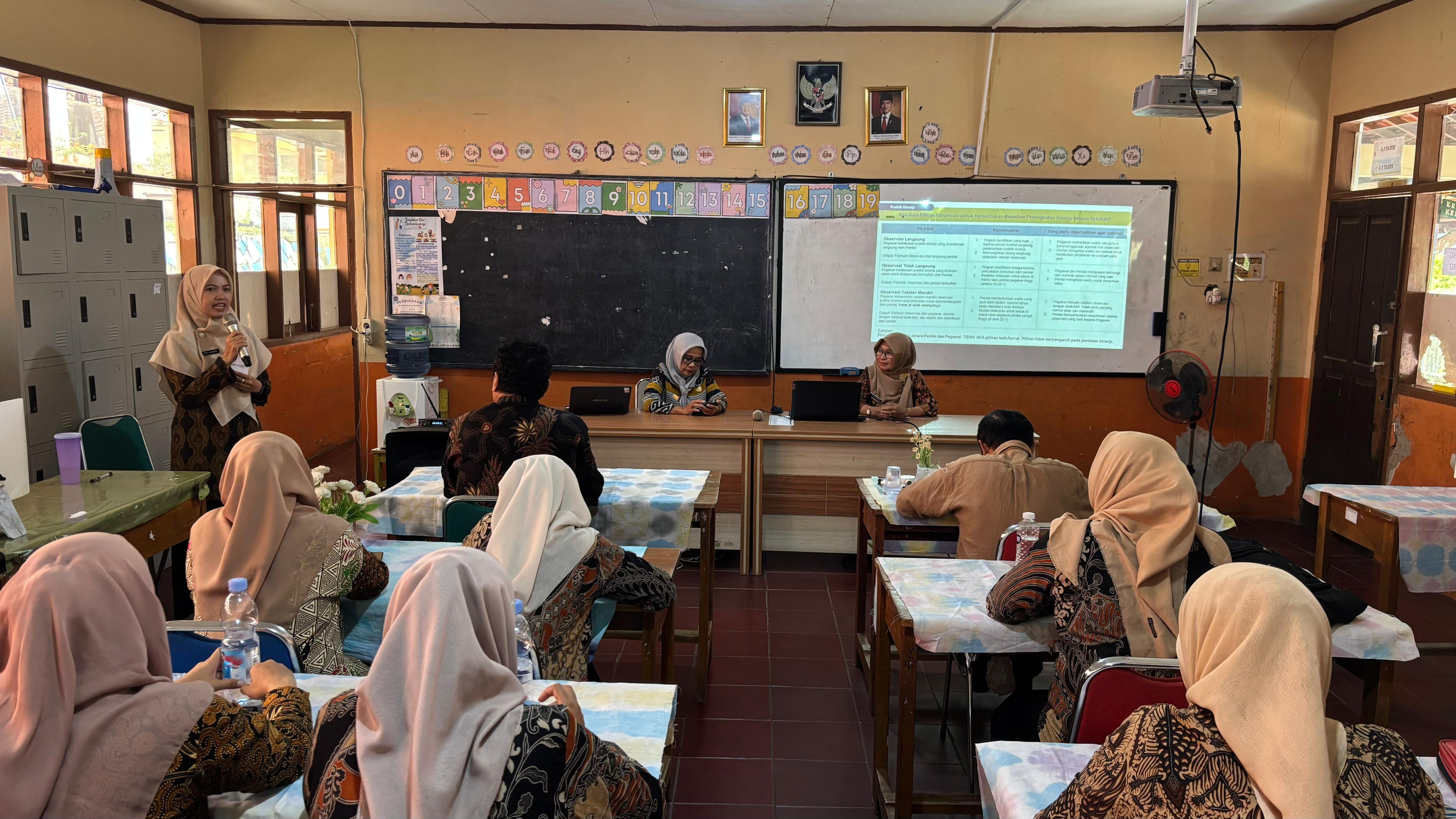 Rapat Perkenalan Kepala Sekolah bersama Pengawas Bina