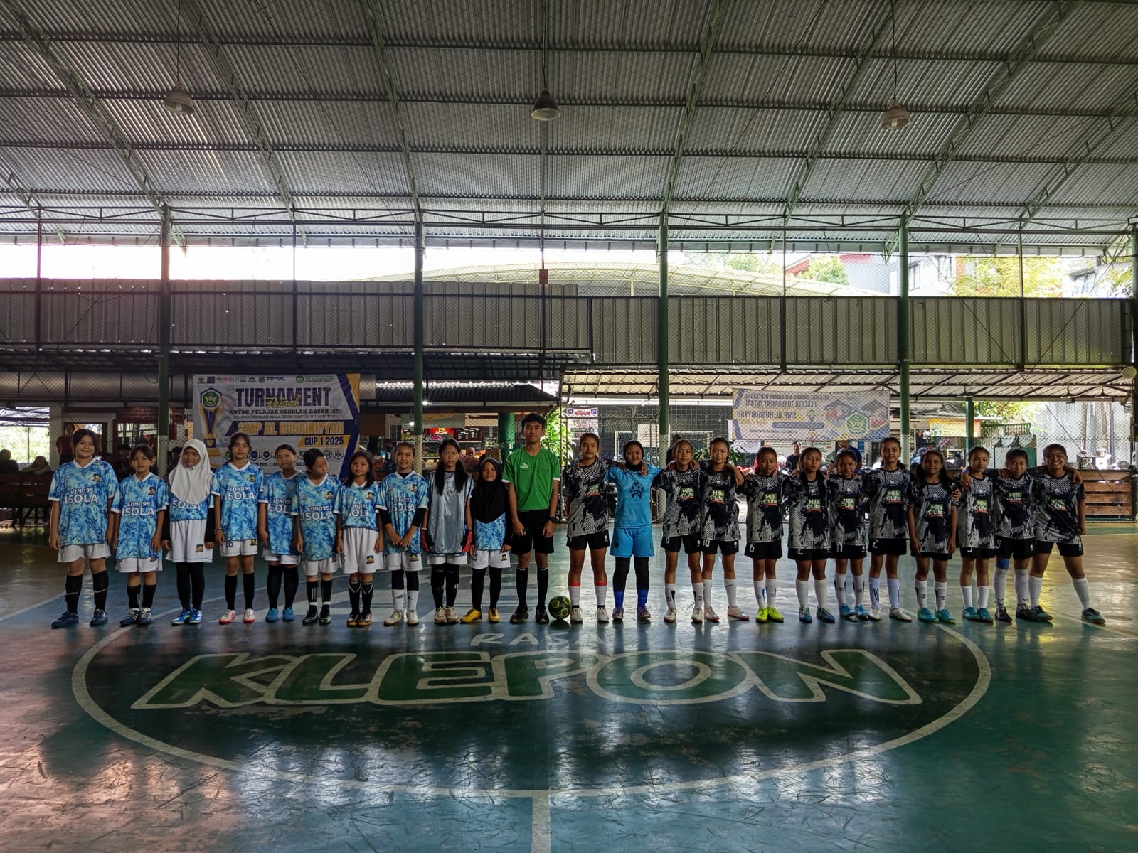 foto bersama sebelum pertandingan