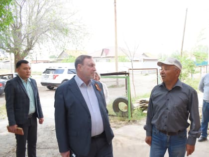 Глава регионального минздрава Александр Буркин проинспектировал ход ремонтных работ участковой больницы