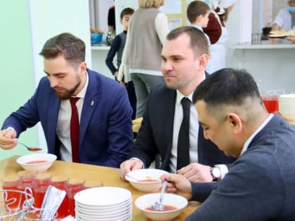 «Единая Россия» контролирует качество питания в астраханских школах