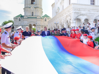 Астраханские депутаты-единороссы приняли участие в митинг-концерте