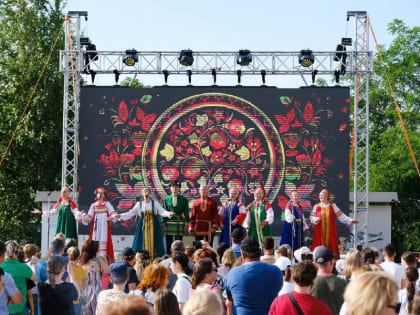 Астраханцы отметили светлый праздник Святой Троицы