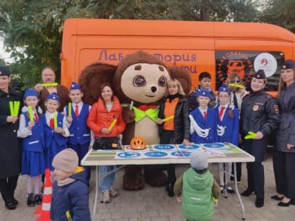 В городском парке «Аркадия» прошёл флешмоб «Засветись!»