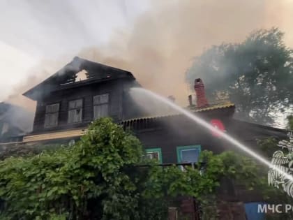 В центре Астрахани произошел крупный пожар