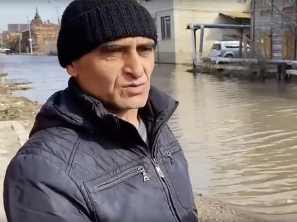 Скорая помощь не смогла проехать к пациенту из-за разлившихся по улицам Астрахани фекалий