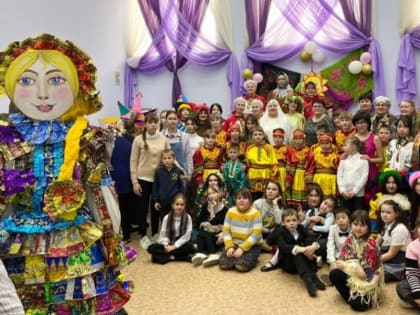 Весело отмечают Масленицу