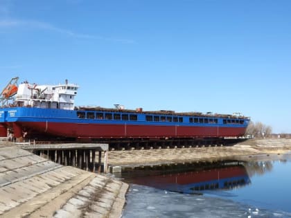 Астраханские судостроители строят четыре контейнеровоза