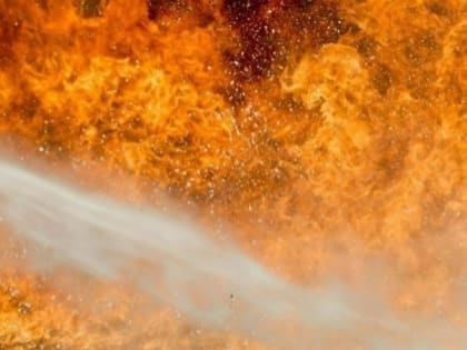 В Наримановском районе из-за короткого замыкания загорелись две хозпостройки