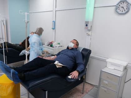 Астраханские депутаты снова сдали кровь