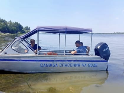 В Астраханской области спасли шесть человек с перевернувшегося катера