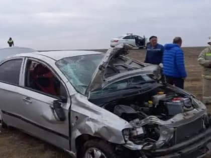 Под Астраханью пострадал водитель перевернувшегося автомобиля