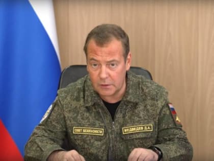 Медведев побывал на полигоне под Астраханью