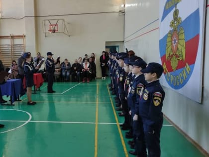 Замначальника управления МЧС России по АО принял клятву у приволжских кадетов