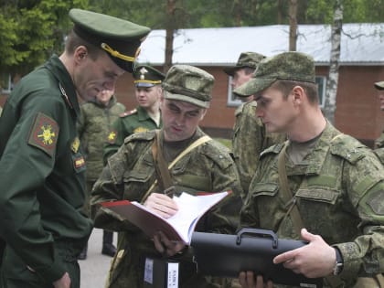 Астраханские депутаты и политические активисты получают повестки из военкомата