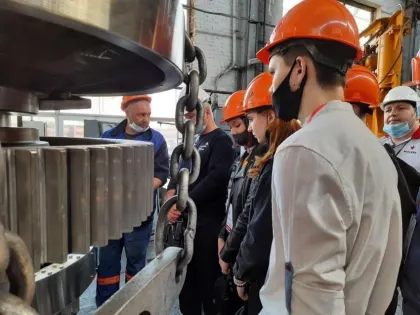 В Астрахани модернизируют известный завод, который запустили 70 лет назад