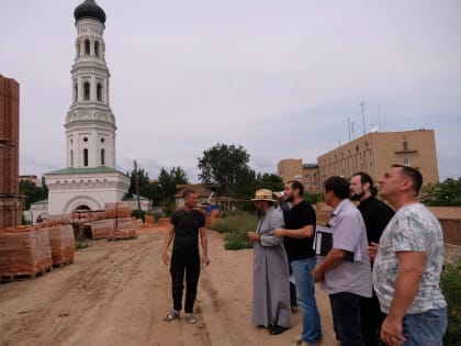 Митрополит Никон посетил строящиеся храмы Астрахани