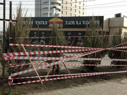 Астраханец протаранил забор на угнанной машине