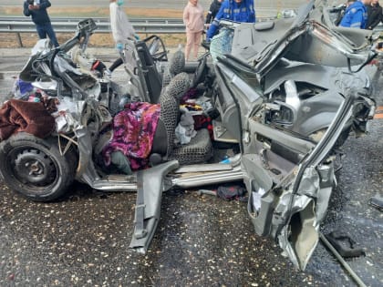 Пять автомобилей столкнулись на трассе под Астраханью, погиб ребенок